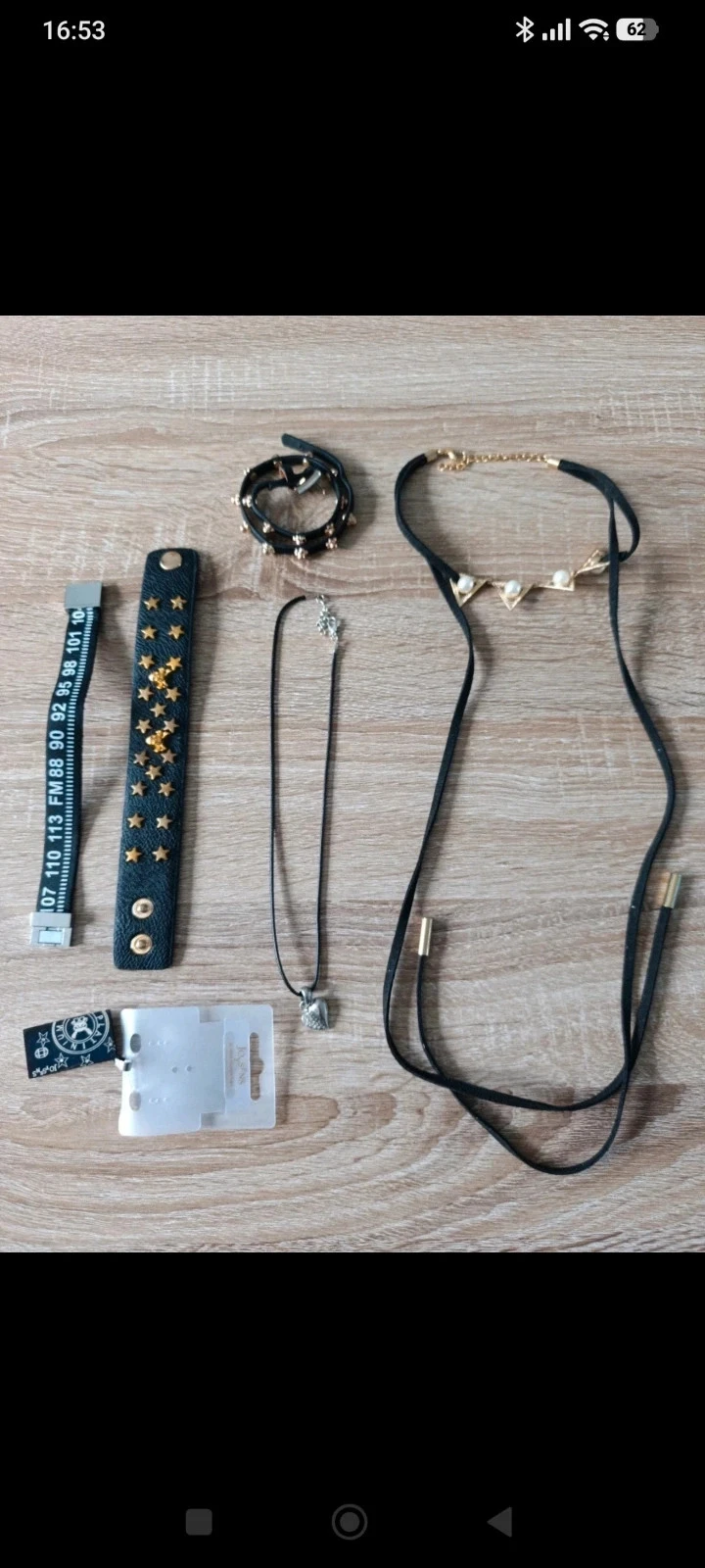 Lot bijoux fantaisie femme 6 pièces – Colliers & bracelets noir et doré